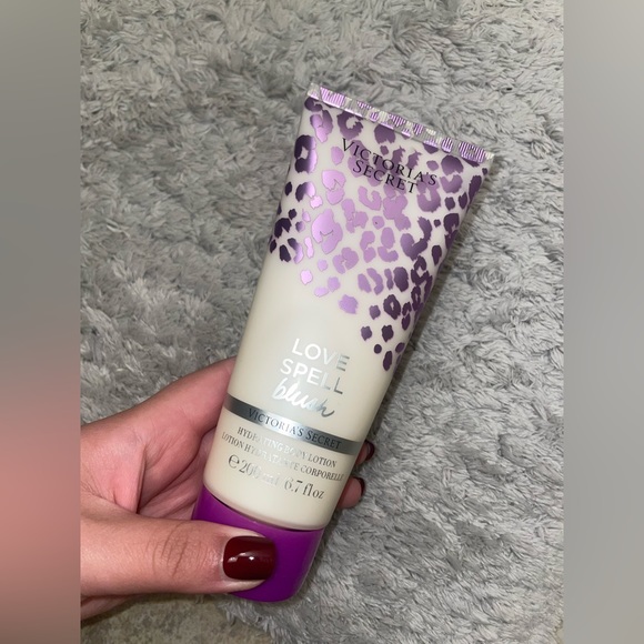 Love spell Victoria’s Secret love spell body lotion - Picture 2 of 4
